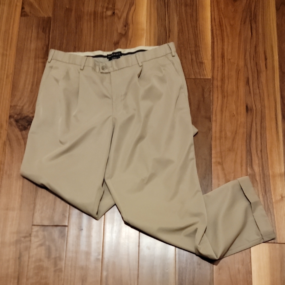 Dockers Men's Khaki Chinos